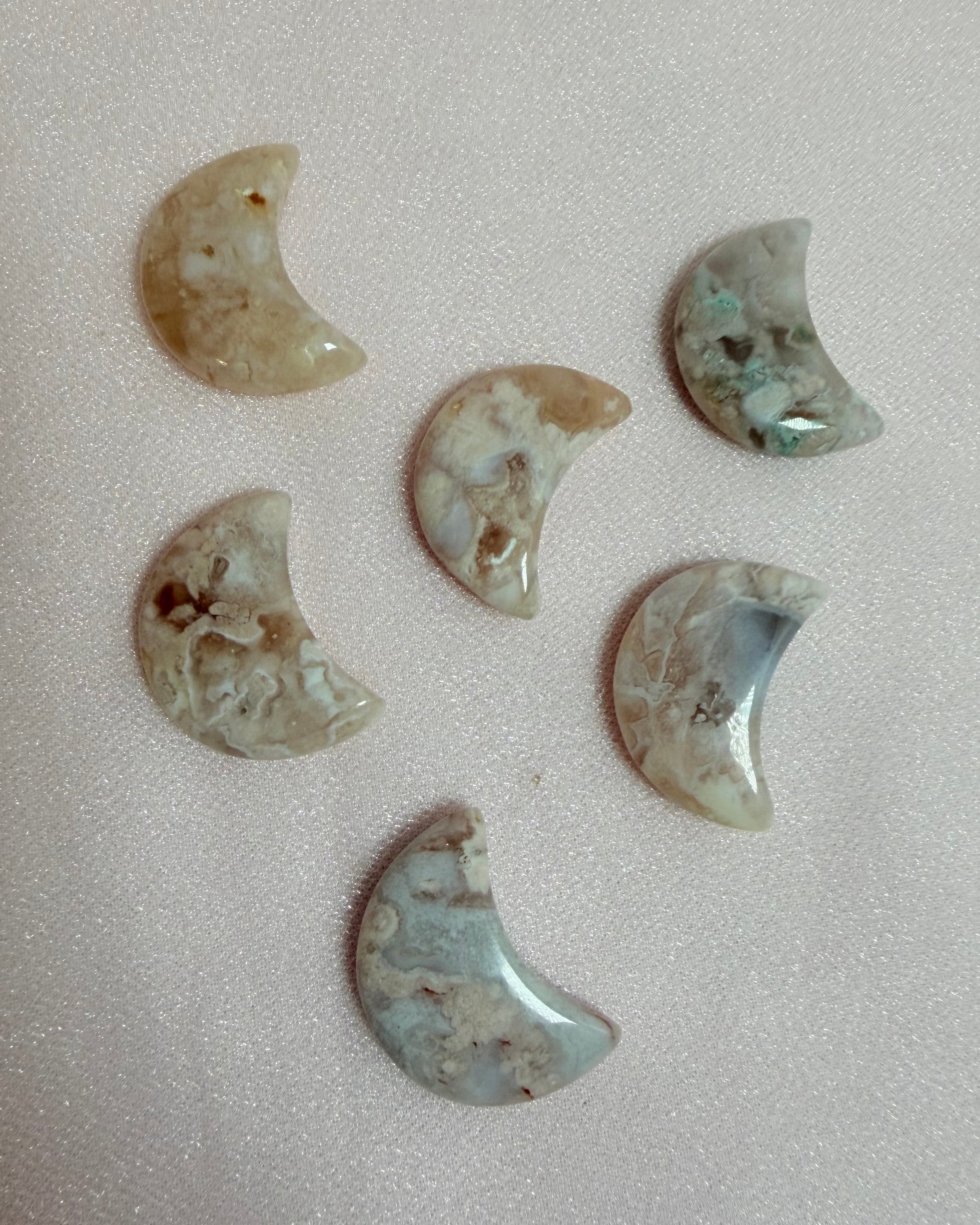 Flower Agate Moon Carving